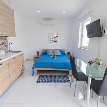 !! Studio Penthouse !! Marina !! Three Cities , Valletta *
