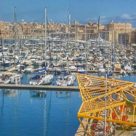 !! Studio Penthouse !! Marina !! Three Cities , Valletta Apartment *