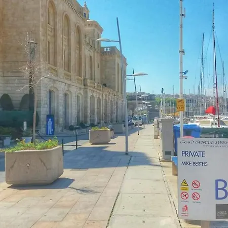 !! Studio Penthouse !! Marina !! Three Cities , Valletta Cospicua