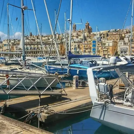 شقة !! Studio Penthouse !! Marina !! Three Cities , Valletta *