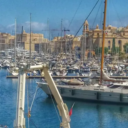!! Studio Penthouse !! Marina !! Three Cities , Valletta *