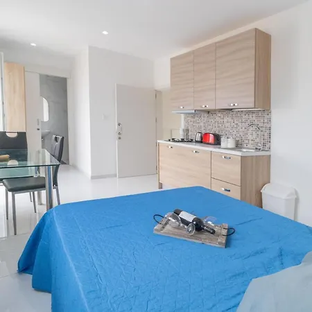 Lägenhet !! Studio Penthouse !! Marina !! Three Cities , Valletta Cospicua