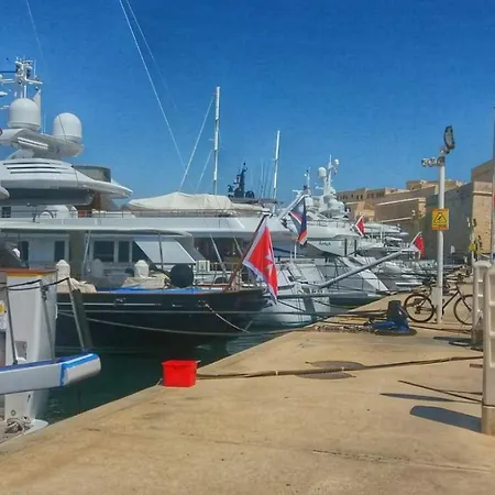 !! Studio Penthouse !! Marina !! Three Cities , Valletta Cospicua